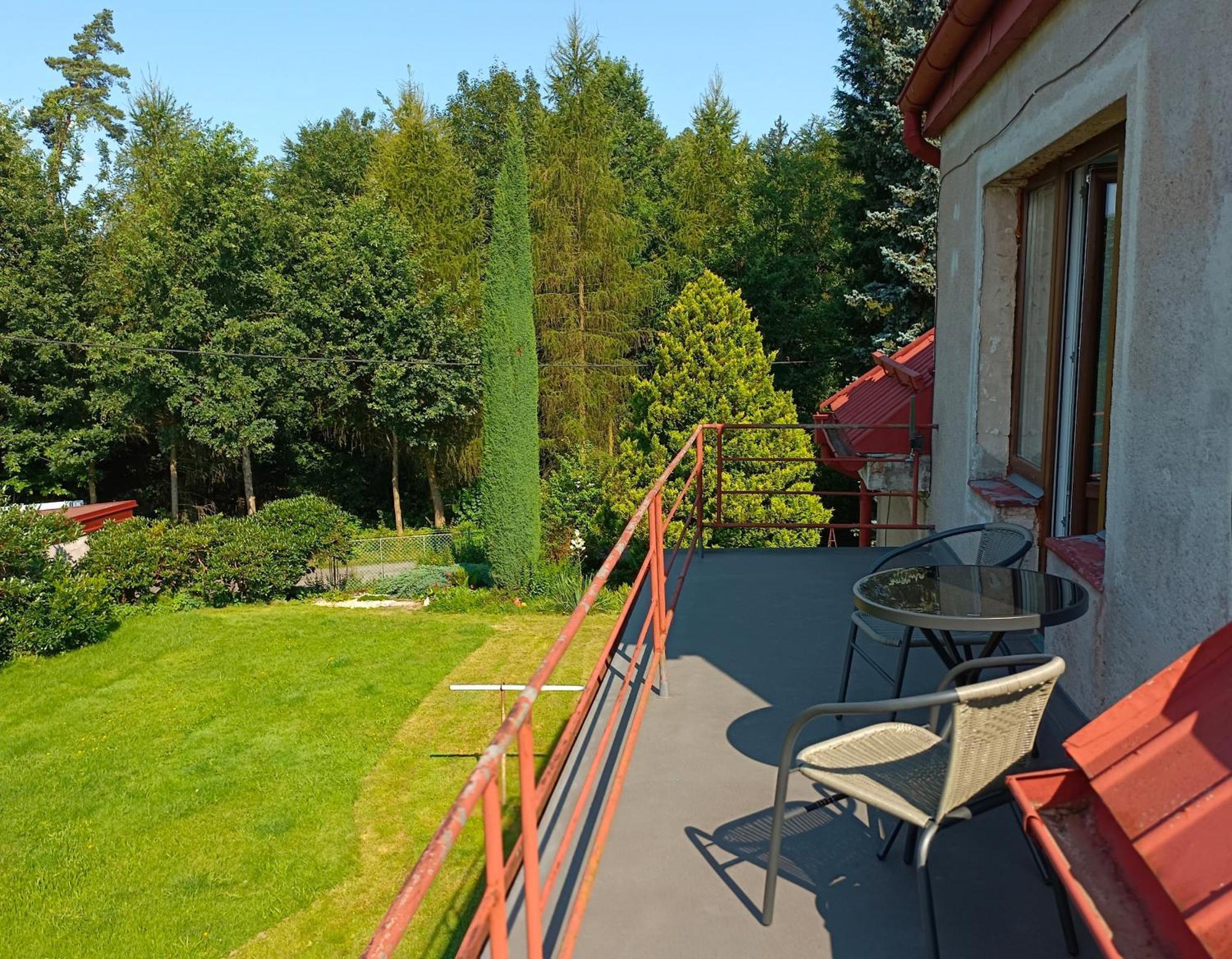 Apartman Za Lesem Červený Kostelec Extérieur photo